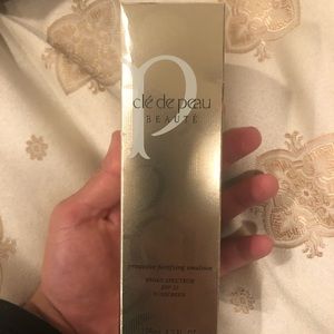 Clé de peau beaute SPF 22
